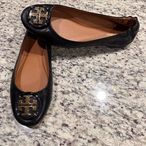 Tory Burch Enamel Logo leather ballet flats perfect black gold heal detail